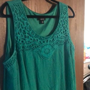 Beautiful Kelly green sleeveless tunic